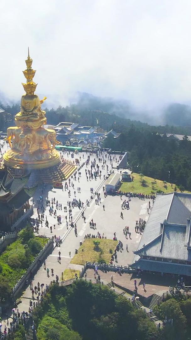 峨眉山顶十面佛像和金顶寺庙视频的预览图