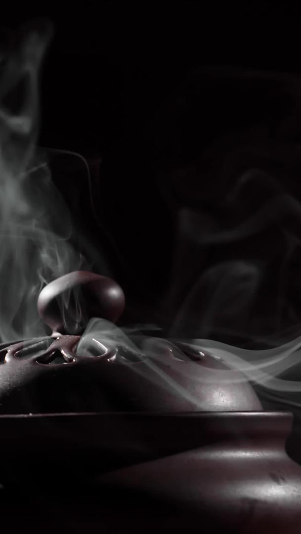 烟雾从香炉中冒出视频的预览图