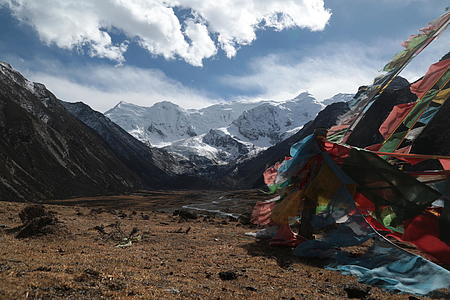 西藏朗县勃勃朗雪山风景延时拍摄视频的预览图