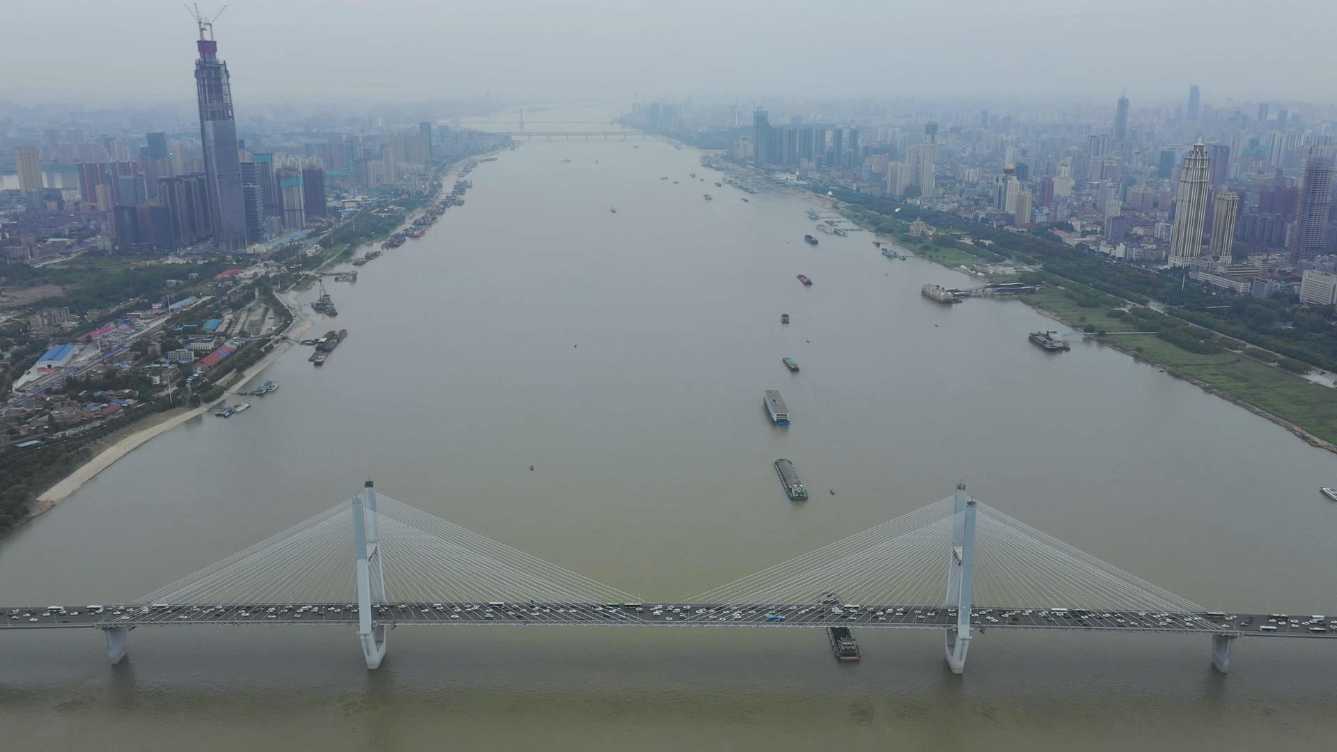 武汉长江二桥航拍高清4K视频视频的预览图