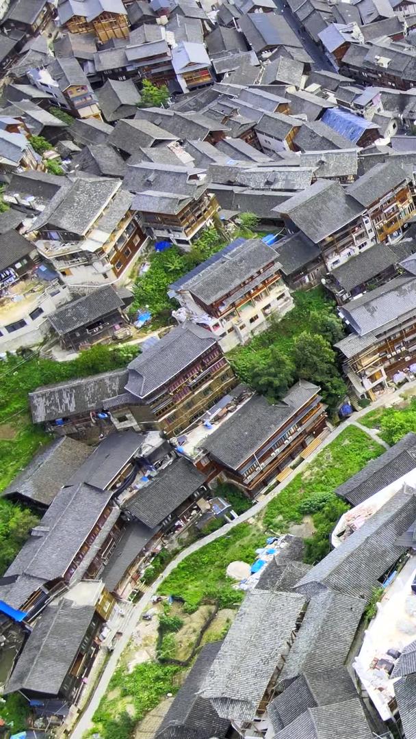 震撼航拍贵州千户苗寨村间建筑视频的预览图