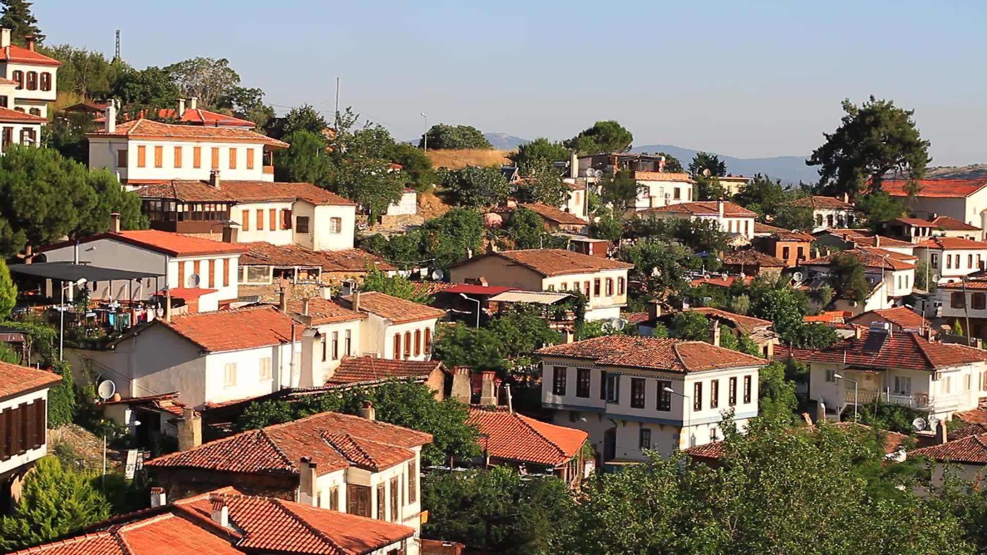 美丽的土耳其村庄和山景视频的预览图