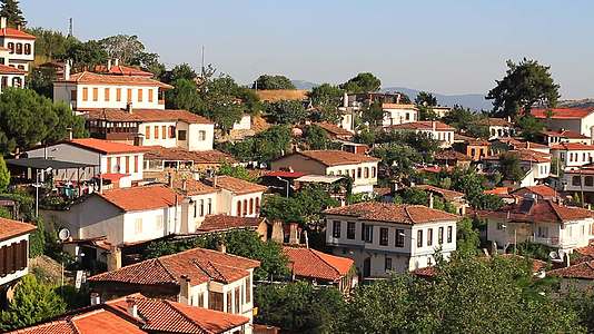 美丽的土耳其村庄和山景视频的预览图