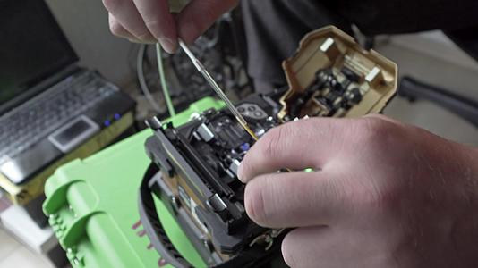 光纤焊接工具机用于连接光缆视频的预览图