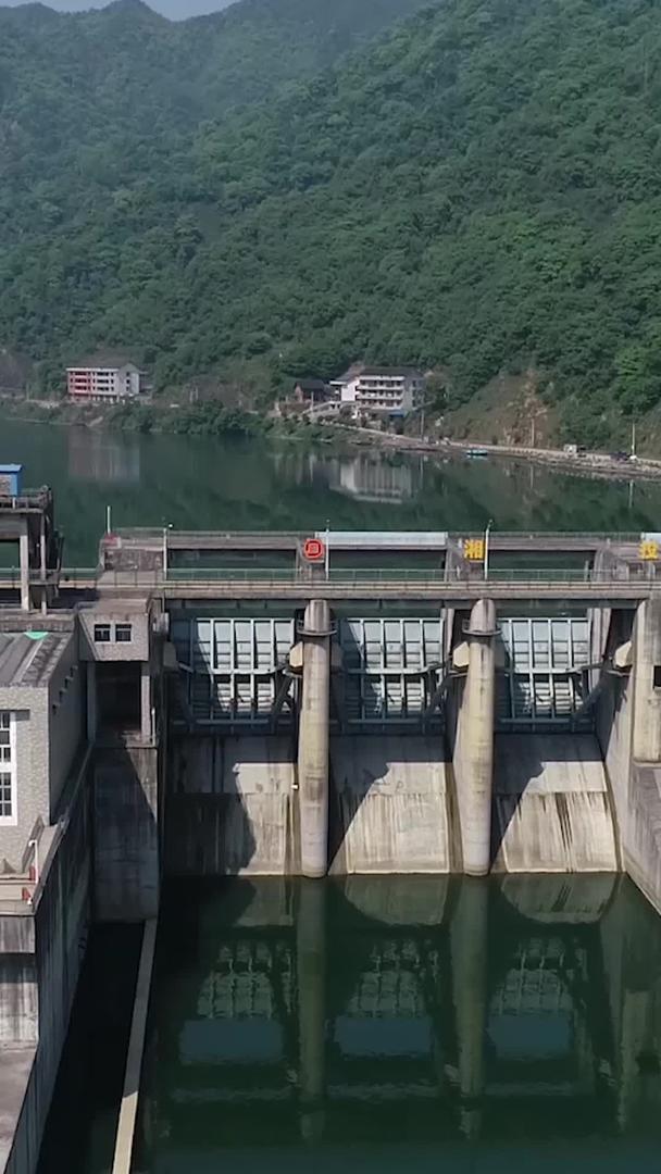 航拍长江水电站视频的预览图