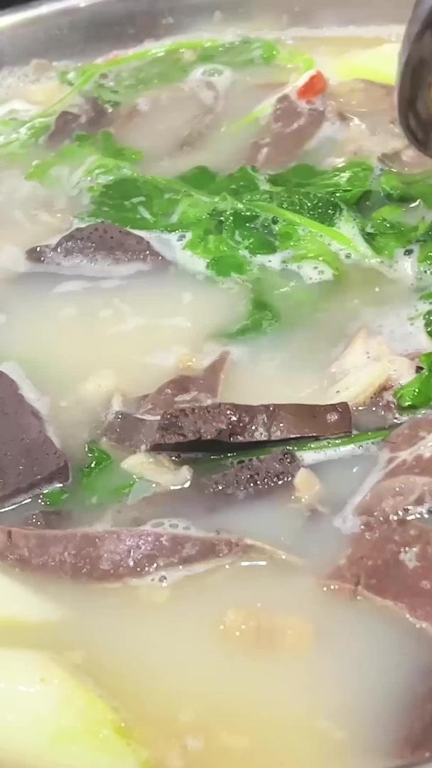 内蒙古特色餐饮食品羊杂汤素材视频的预览图