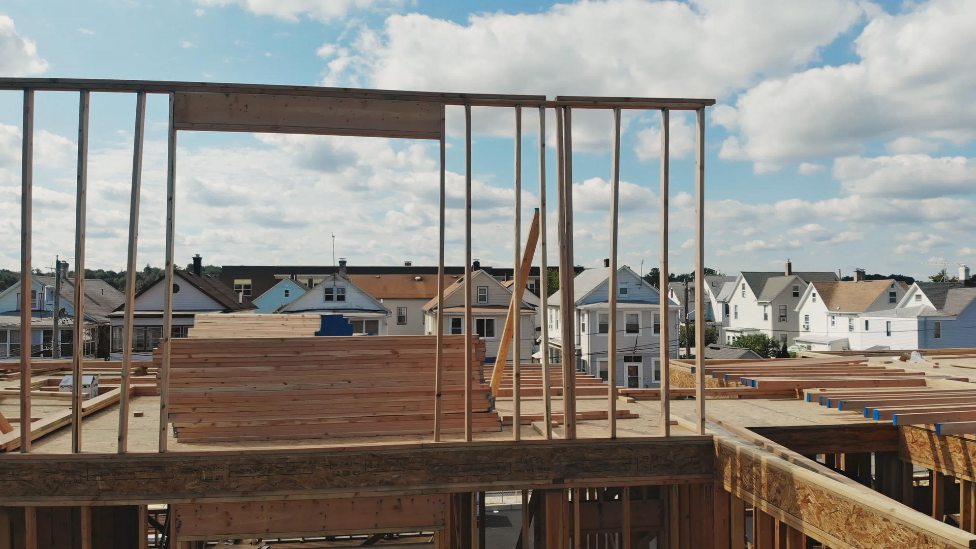 建造木材建筑新住宅建筑梁视频的预览图