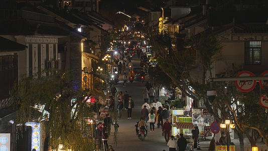 云南旅游4A景区大理古城夜景街景车流人流4k素材视频的预览图