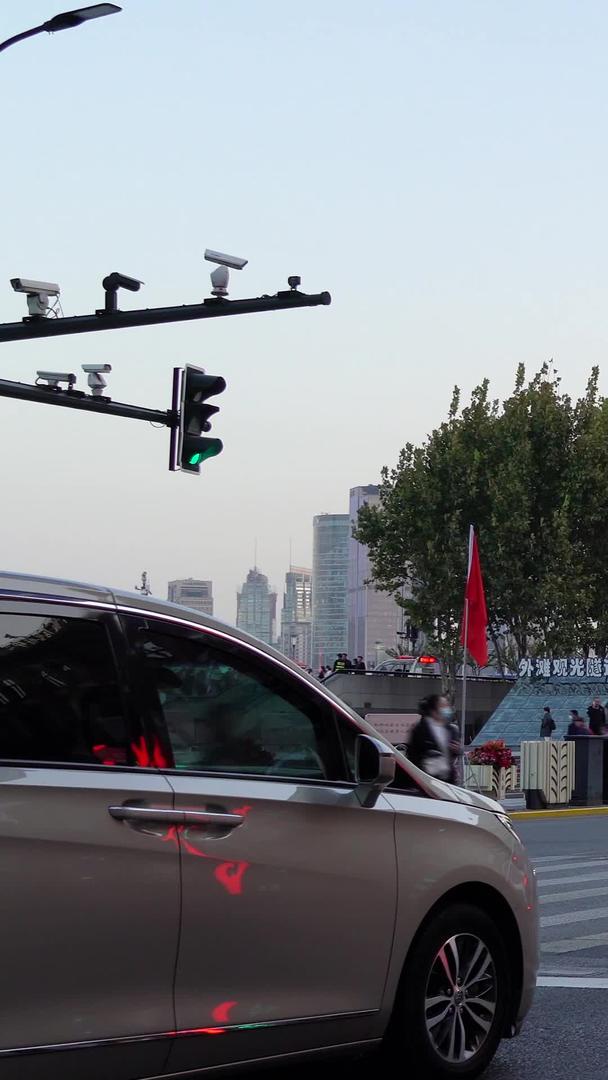 上海外滩交通实拍视频的预览图