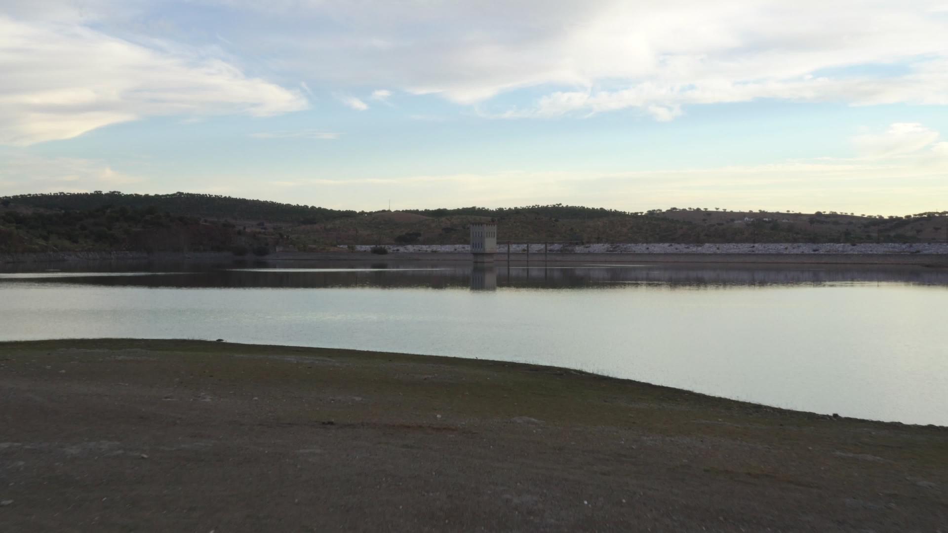 水坝湖水库景观视频的预览图