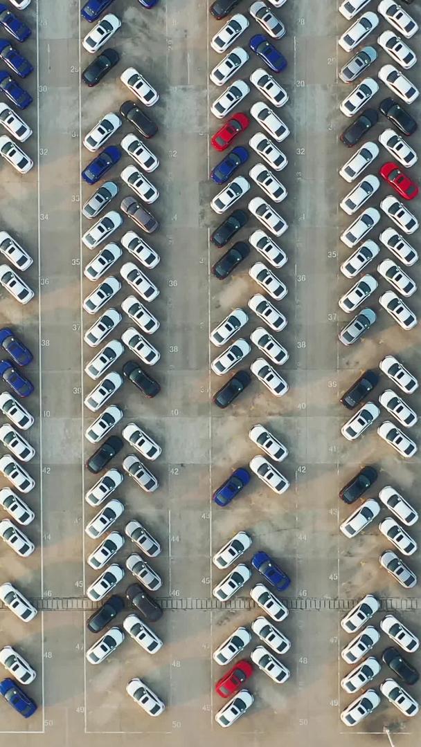 航拍中国制造汽车工业生产库存停放即将出货的新车素材视频的预览图