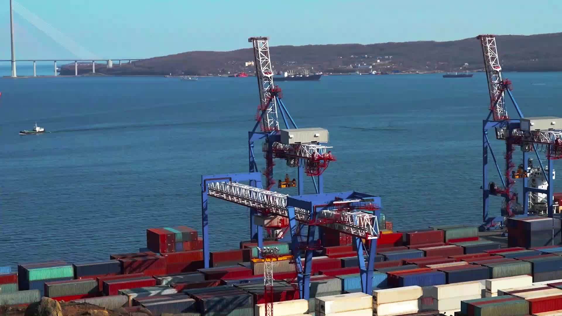 随着港口的景观工业景观倒塌了视频的预览图