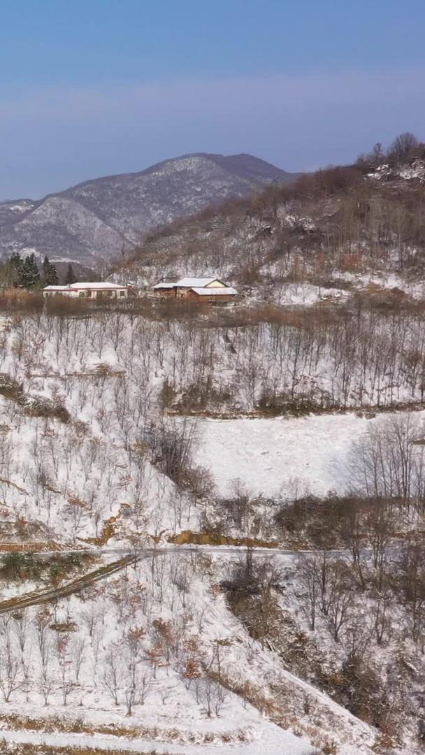 雪景航拍在秦岭山区视频的预览图