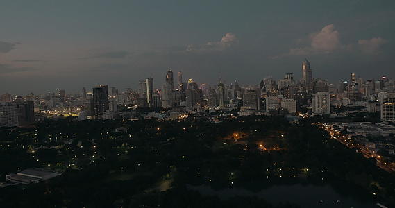 黄昏时的城市风光视频的预览图