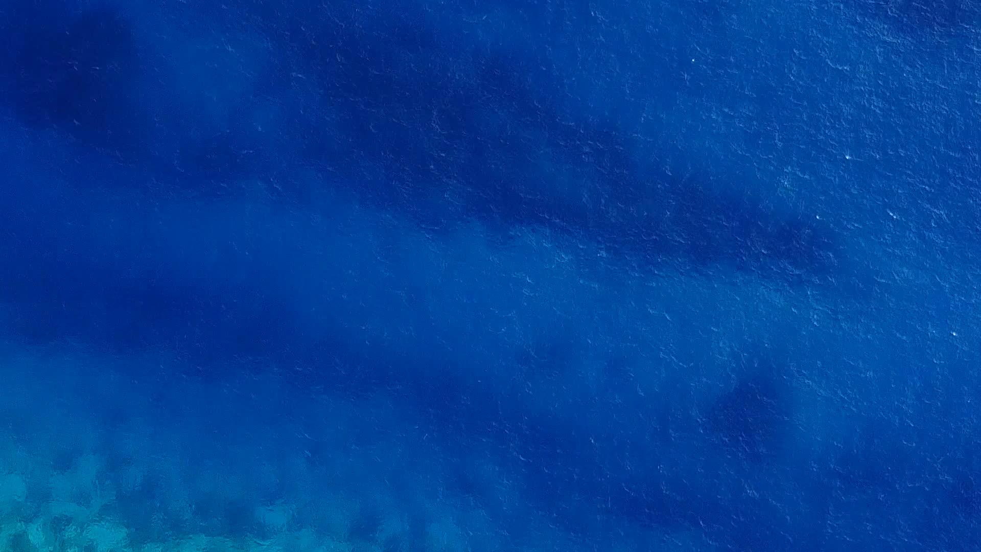 环礁湖阳光明媚视频的预览图