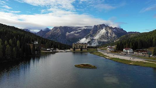 意大利米苏里纳湖令人惊叹的景观视频的预览图