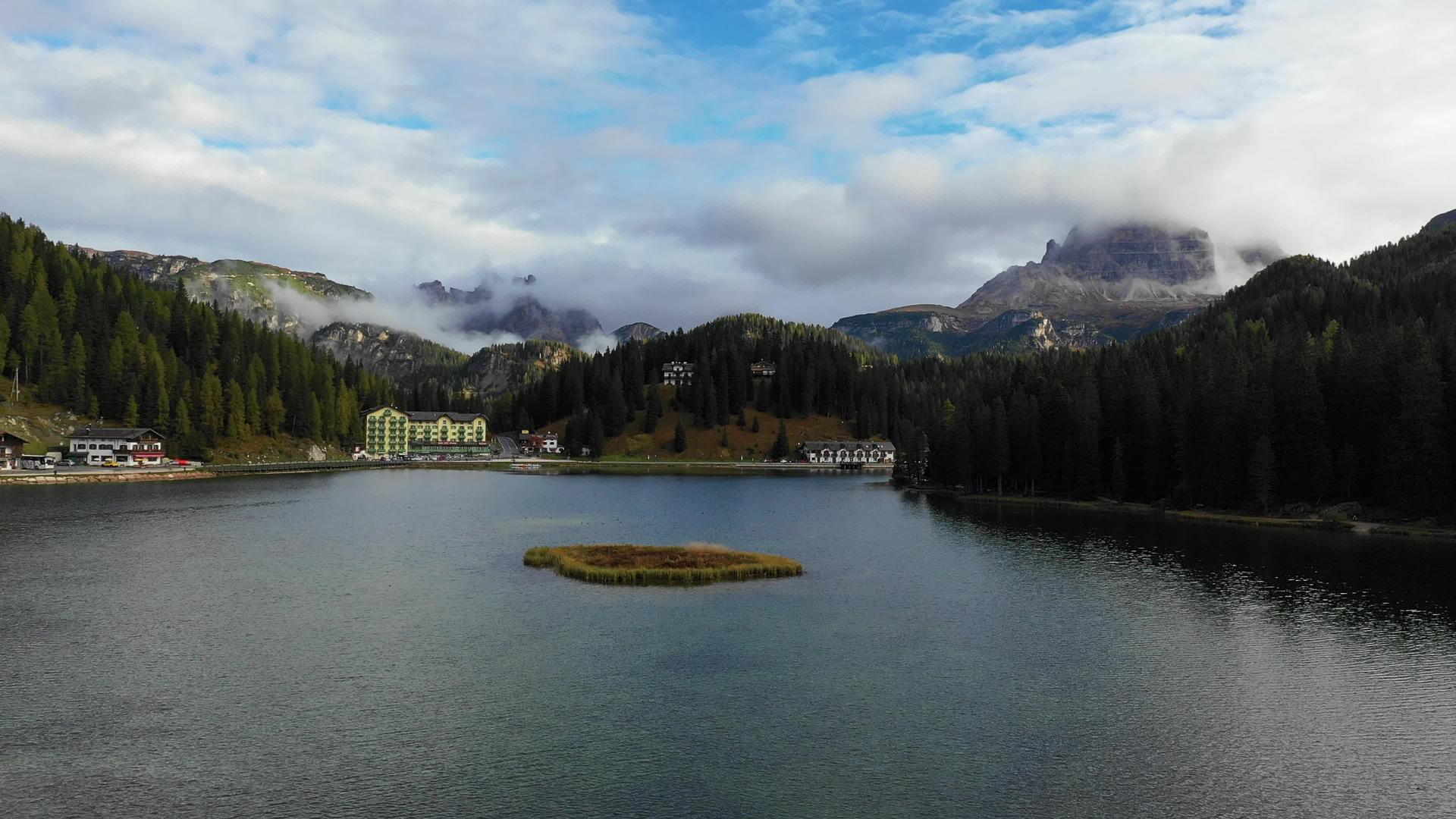 意大利米苏里纳湖令人惊叹的景观多洛米蒂山视频的预览图