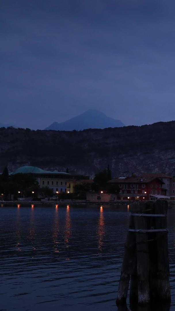 意大利旅游度假胜地科莫湖镇日出延迟视频视频的预览图