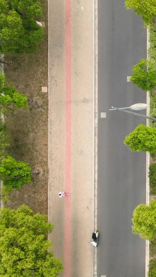 城市公路交通航拍视频的预览图