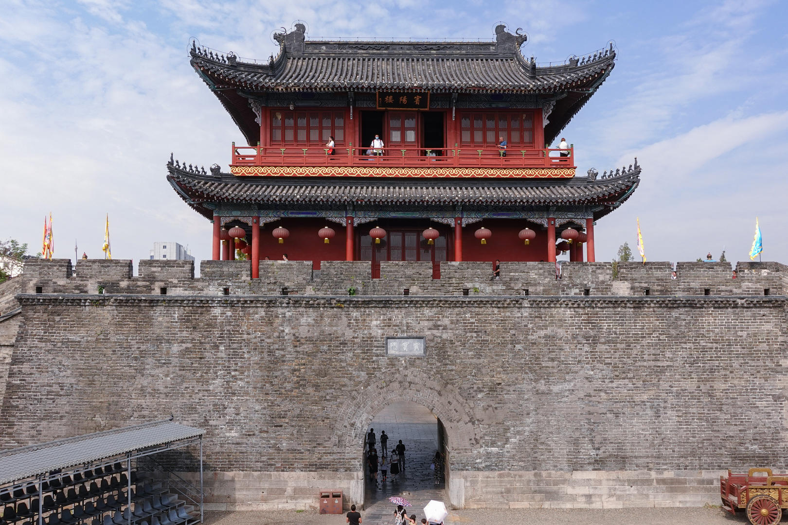 4k素材延时摄影航拍荆州古城宾阳楼视频的预览图