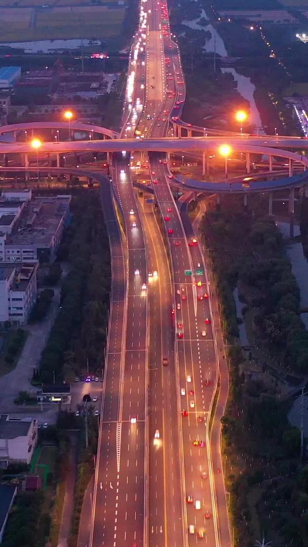 城市立交夜景延迟视频的预览图