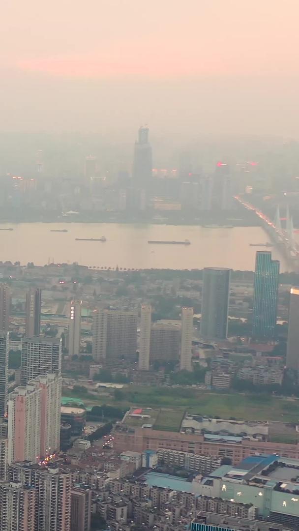 武汉长江边航拍的住宅楼和城市风光视频的预览图