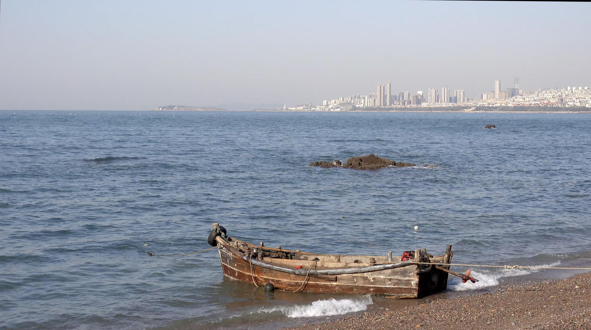 海边的渔船4K视频视频的预览图