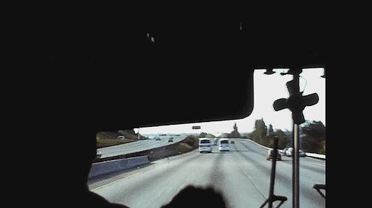 1979年天使高速公路乘坐公交车视频的预览图