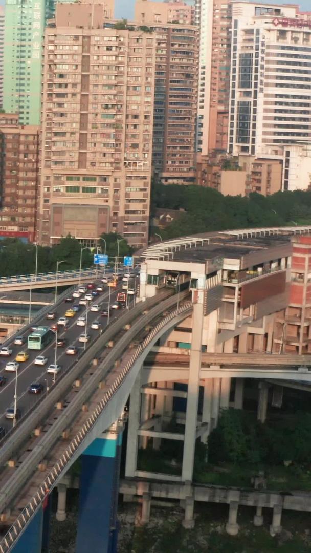 重庆渝澳大桥轻轨视频的预览图