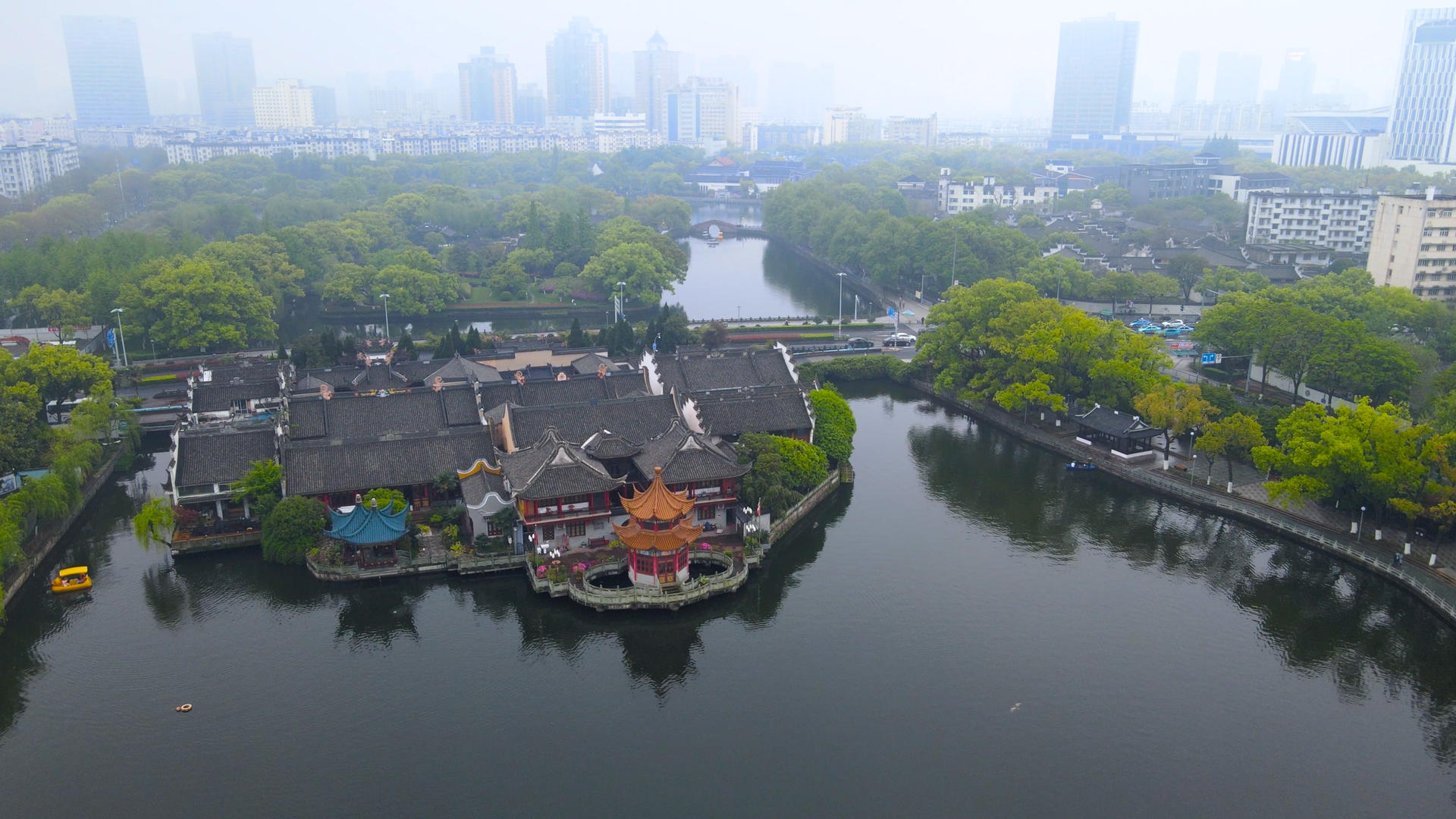 宁波5A景区风景名胜月湖航拍4K视频的预览图