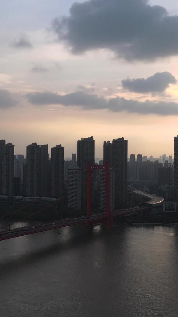 航拍风景城市长江江景立体交通道路桥梁晚霞天空城市素材视频的预览图