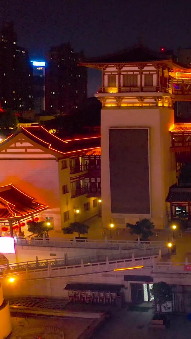 西安大唐西市夜景航拍视频的预览图