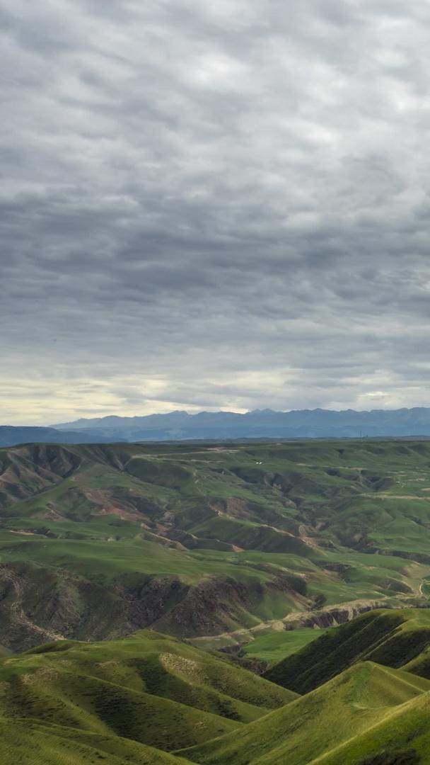 延时新疆天山风光云雾视频的预览图