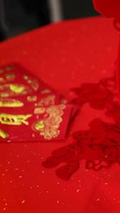 红火过年春节剪纸剪福字视频的预览图