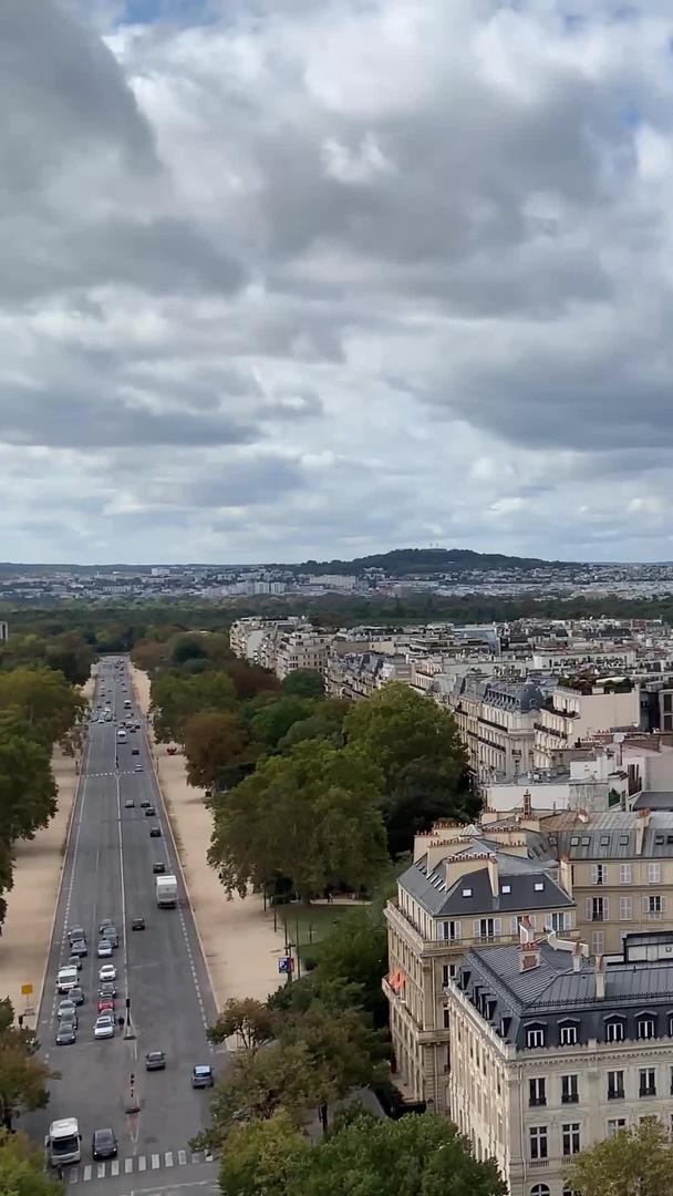 俯拍法国首都巴黎城市天际线建筑风光实拍视频合集视频的预览图