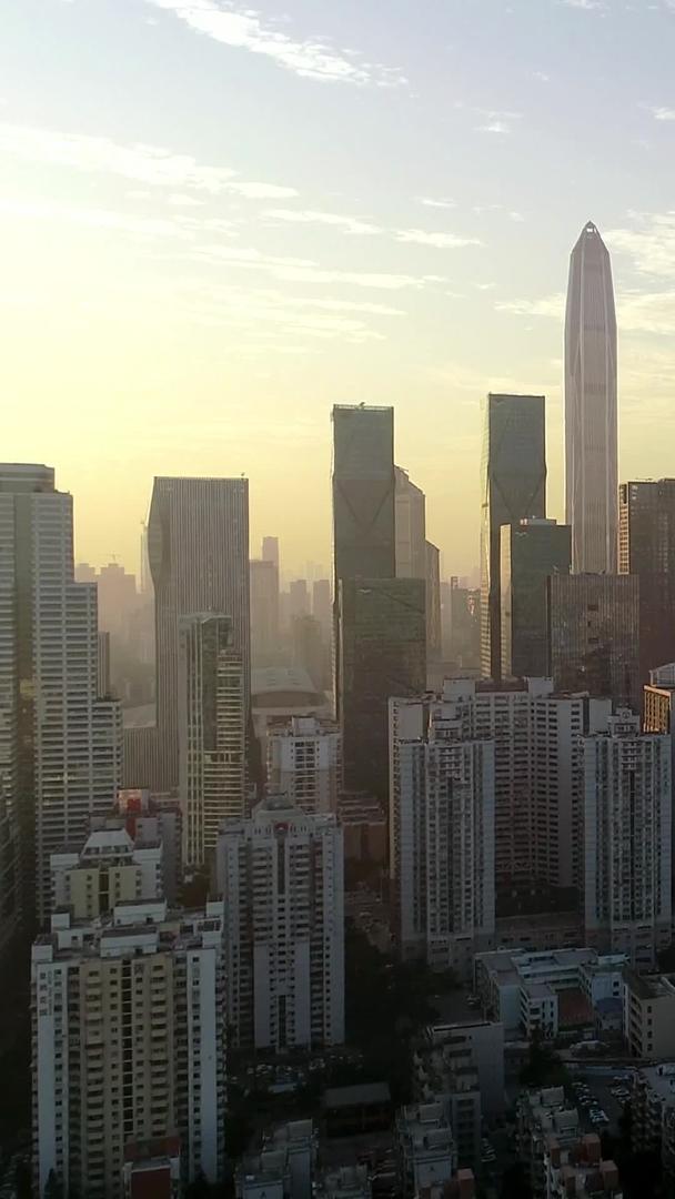深圳福田区夕阳下的中心城市航拍视频的预览图