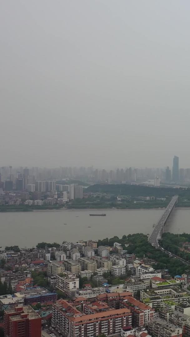 航拍武汉地标黄鹤楼视频视频的预览图