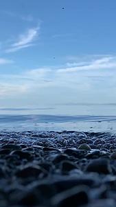 巴厘岛海边低角度海水冲击沙滩慢镜头升格视频视频的预览图