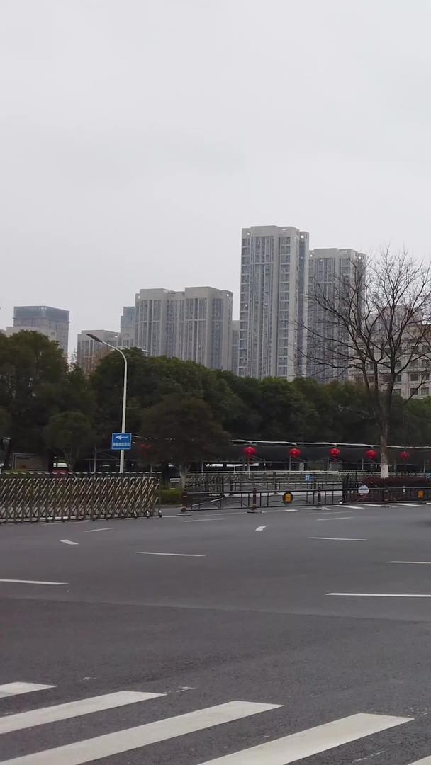 新冠肺炎疫情封闭的汉口火车站视频的预览图