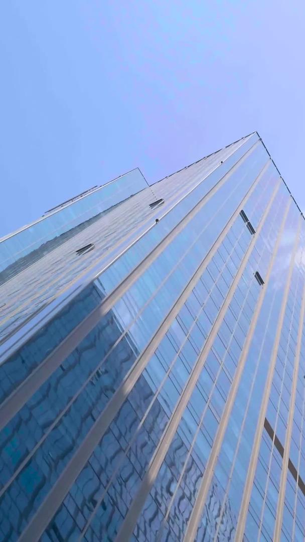 实拍青岛CBD中央商务区高楼大厦延时摄影视频的预览图