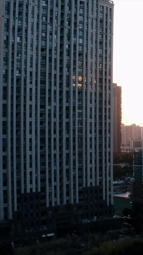 城市初升的太阳视频的预览图