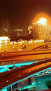 城市立交桥交通夜景航拍视频的预览图