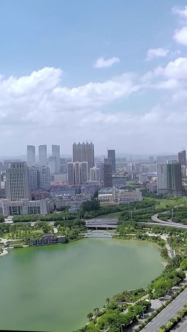 南宁市中心湖景航拍视频的预览图