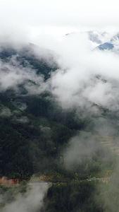 大自然穿云村庄风景唯美视频的预览图