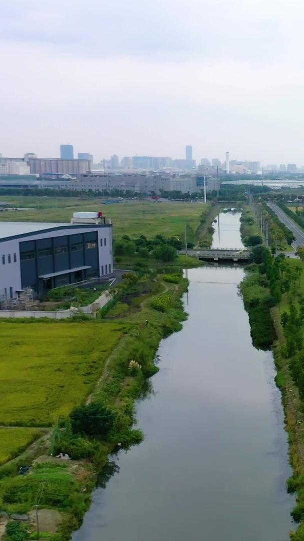 航拍工业城市环境空镜视频的预览图