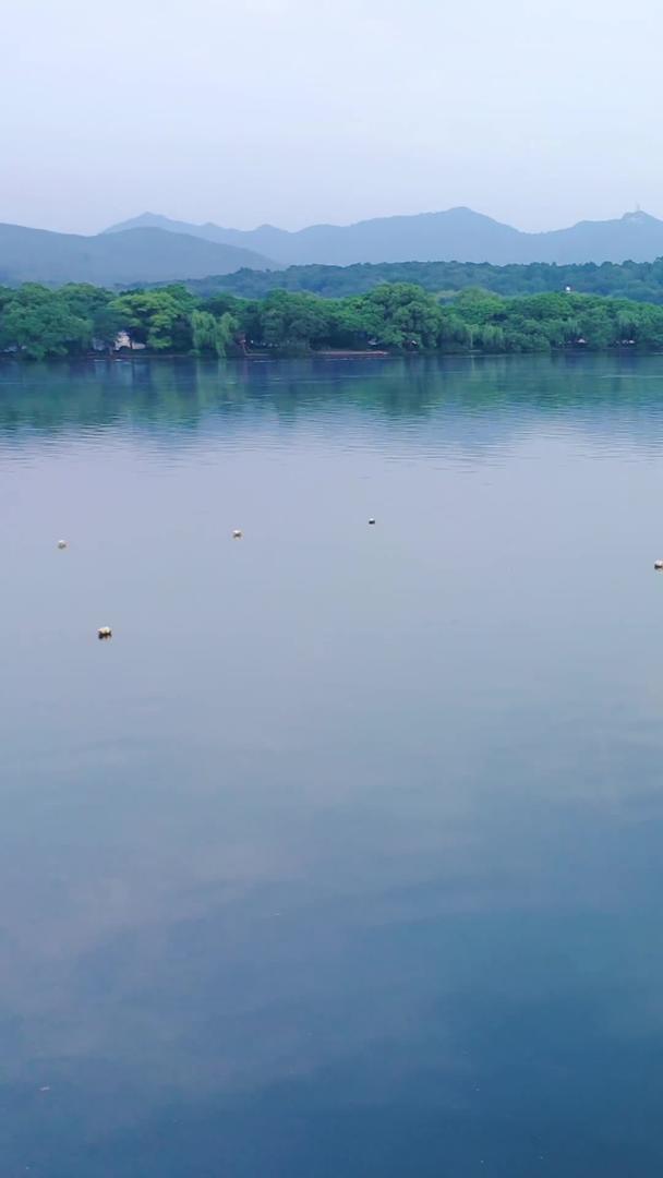 航拍西湖三潭印月视频的预览图