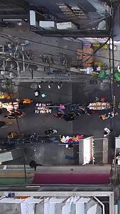 航拍城市热点民生就业工程地摊经济摆摊商贩夜市素材视频的预览图