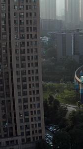 重庆航拍跟拍轻轨视频的预览图