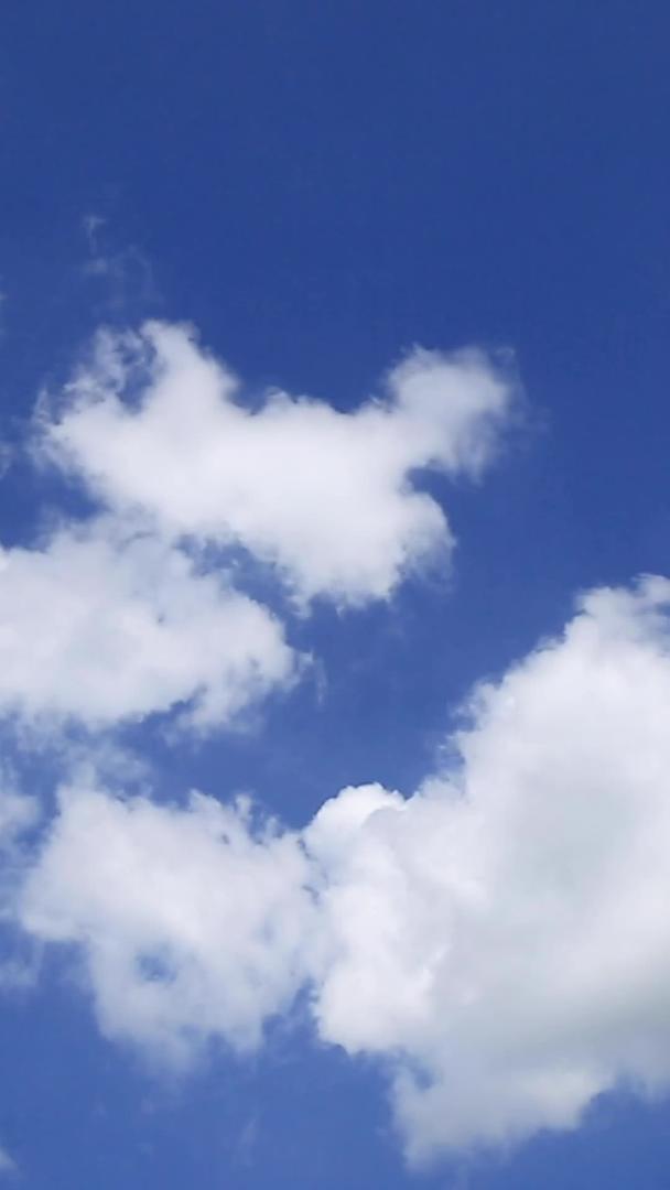 夏天晴朗的蓝天白云视频的预览图