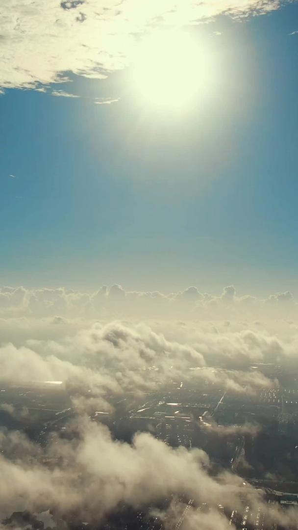 云层上空太阳视频的预览图